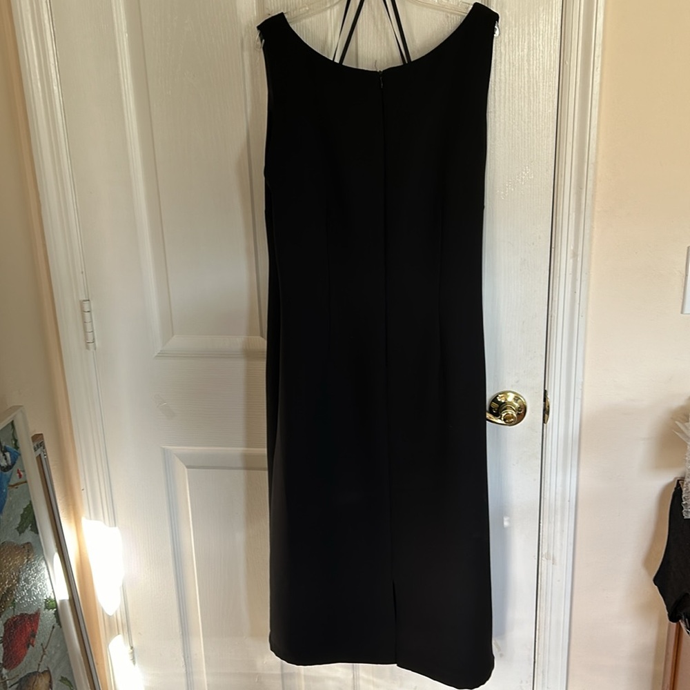 Jessica Howard women’s size 16 black lined dress pleaded at the bust and waist.
